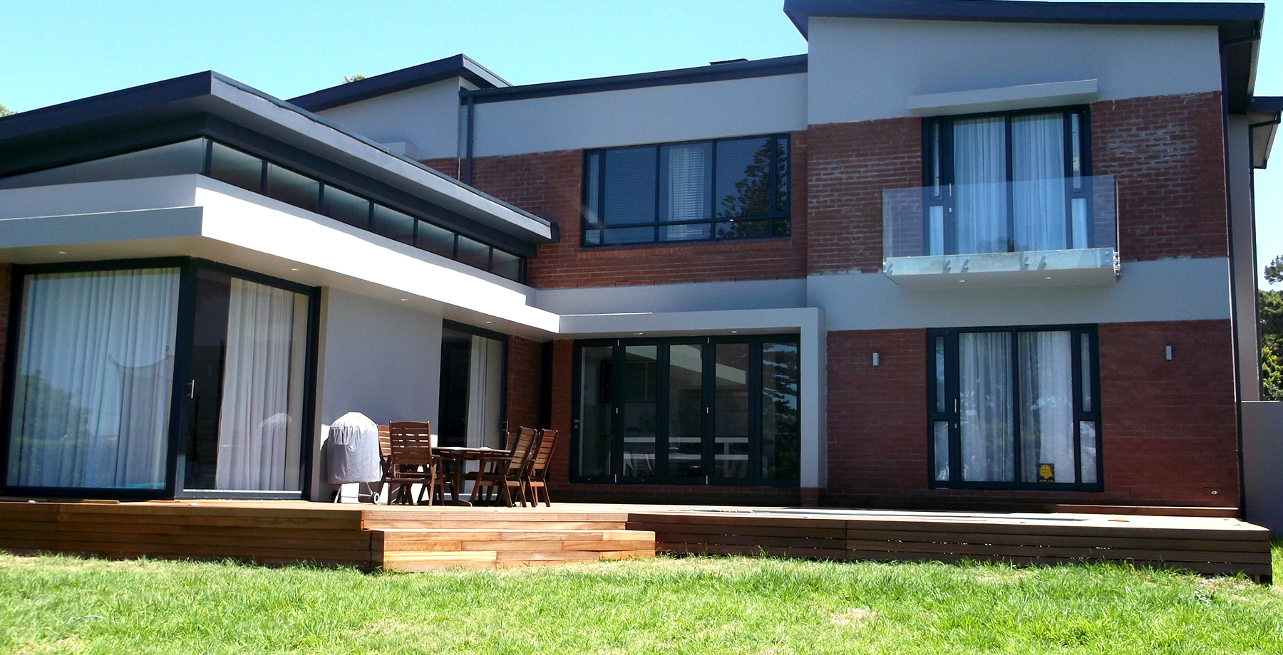 House N – Aluminium Stacking Door